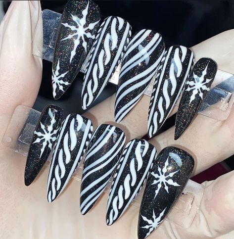 Vampy Christmas Nails, Holiday Goth Nails, Black And White Xmas Nails, Spooky Winter Nails, Stiletto Nail Art Winter, Gorgeous Nails Winter, Gothmas Nails, Creepmas Nails, Christmas Goth Nails