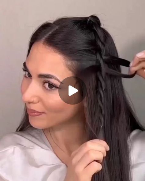 Easy Low Bun, Low Bun Hairstyle, Easy And Beautiful Hairstyles, Twisted Hair, Amazing Hairstyles, Low Bun Hairstyles, Natural Hair Tutorials, Bun Hairstyle, Mom Hairstyles