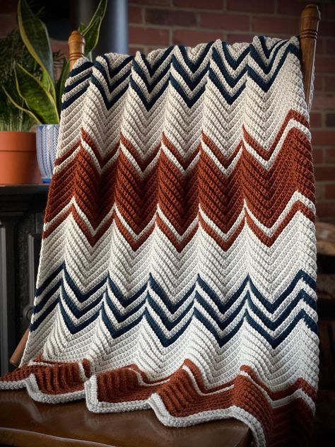 Laurie Richardson Chevron Crochet, Western Crochet Baby Blanket, Crochet Western Blanket, Western Crochet Patterns, Western Crochet Blanket, Summer Crochet Ideas, Crochet Top Summer, Crochet Ripple Afghan Pattern, Chevron Crochet Blanket Pattern