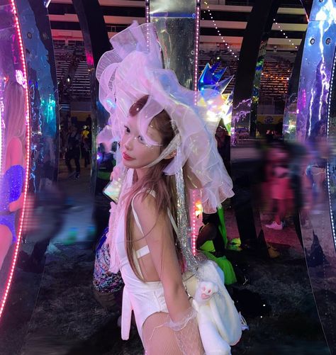 Jellyfish Costume Women, Jellyfish Rave Outfit, Jellyfish Cosplay, Rave Decor, Jellyfish Fashion, Jellyfish Costume Diy, Jellyfish Halloween Costume, Meta Angel, Cutesy Fashion