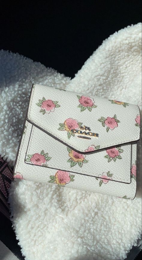 Coach Wallet Aesthetic, Cute Coach Wallets, Cute Coach Wallet, Cute Wallet Aesthetic, Wallet Coquette, Coach Coquette Bag, Coach Flower Wallet, Trendy Pink Coach Wallet, Hslot Outfit