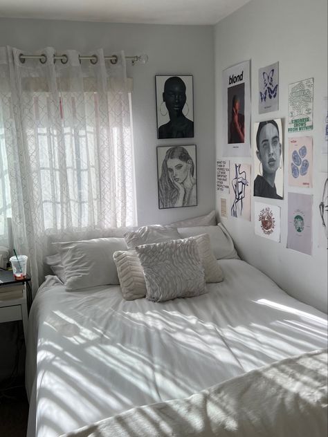 Punk Bedroom, Basic Room, Future Bedroom Ideas, Small Bedroom Inspiration, Luxury Room Bedroom, Small Room Decor, Relaxing Bedroom, Teen Room Decor, In My Room