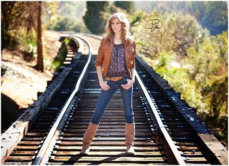 Senior Pictures Railroad Tracks, Train Track Poses, Railroad Photoshoot, Belt Boots, Senior Photoshoot Poses, Senior Portraits Girl, Road Pictures, Boy Photo Shoot, Girl Train