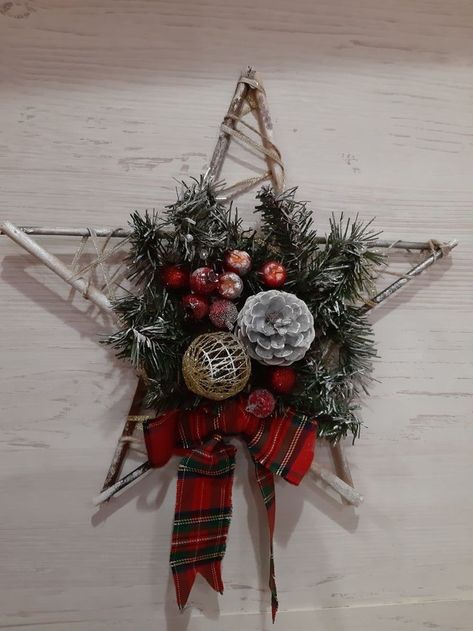 Metal Stars Decor Ideas, Diy Christmas Star, Twig Crafts, Winter Door Decorations, Centerpieces Ideas, Winter Centerpieces, Creative Christmas Trees, Christmas Porch Decor, Christmas Flowers