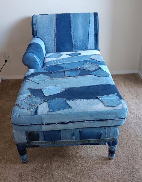 Transform your lounging experience with our unique Patchwork denim chase lounge. This one of a kind piece is crafted from repurposed denim, giving new life to old jeans.  This chase features a stunning patchwork design blending various shades of blue for a stylish and sustainable addition to your home. Whether you're looking to add a touch of rustic charm or eco-conscious fashion to your space, this lounge is is perfect. It's soft yet durable fabric is not only environmentally friendly, but also designed to provide comfort and support during your downtime. Handcraft handcrafted, with a unique arrangement of denim patches made from upcycle denim, reducing waste and promoting sustainabilithe sturdy dinner material ensures longevity, while the patchwork design adds a cozy touch.  Perfect for Upcycled Denim Fashion, Denim Couch, Repurpose Jeans, Reupholster Couch, Denim Chair, Denim Sofa, Denim Furniture, Upcycle Denim, Patchwork Furniture