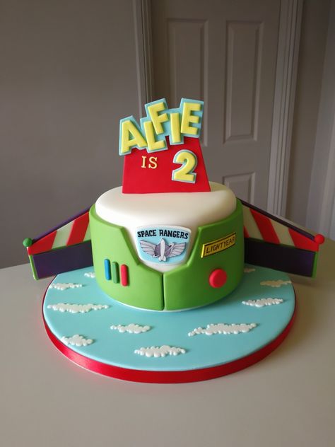 Buzz Lighter Cake, Toy Story Cake Buzz Lightyear, Toy Story 2 Birthday Cake, Buzz Lightyear Cake Ideas, Buzz Cake Lightyear, Buzz Light Year Birthday Cake, 6th Birthday Cake Boys, Buzz Birthday Cake, Pastel Buzz Lightyear