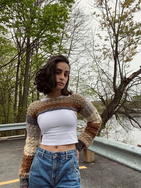 Crochet sweater cropped Arm Warmer Sweater, Warm Sweaters Outfits, Arm Warmers Outfit, Crochet Arm Warmers, Sweater Cropped, Sweater Crop, Warm Sweaters, Warm Outfits, Lookbook Outfits