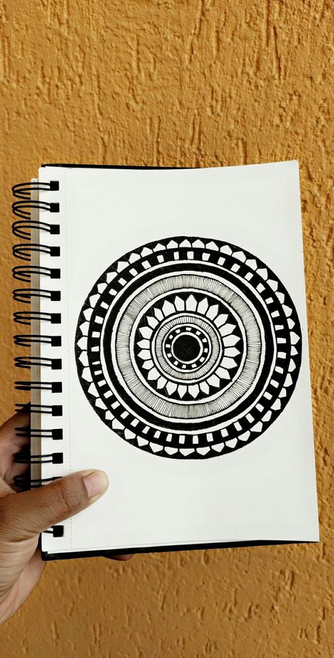 Simple Easy Mandala Art, Madla Art, Doodle Mandala Art Simple, Mandala Wall Art Murals, Simple Mandala Design, Square Mandala, Dark Book, Mandala Book, Funny Tom