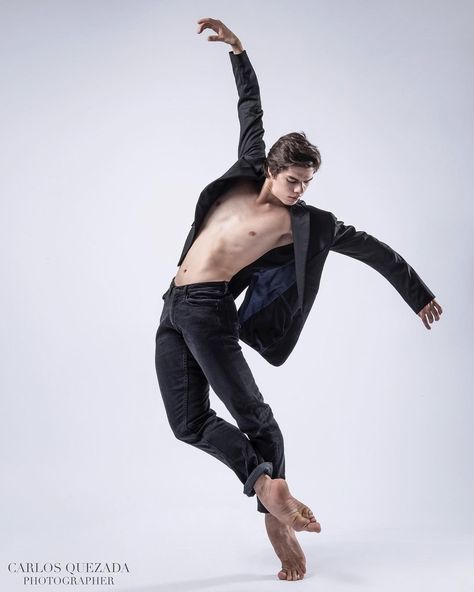 남성 근육, Dancer Photography, Life Drawing Reference, Dance Photography Poses, Male Ballet Dancers, Ballet Poses, Male Dancer, Anatomy Poses, Dancing Aesthetic