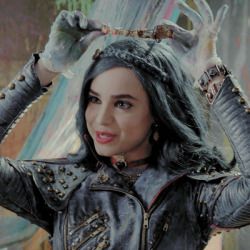 Descendants Icons, Evie Descendants, Mal And Evie, Disney Channel Descendants, Disney Descendants 3, Descendants Cast, Booboo Stewart, Anne Mcclain, China Anne Mcclain