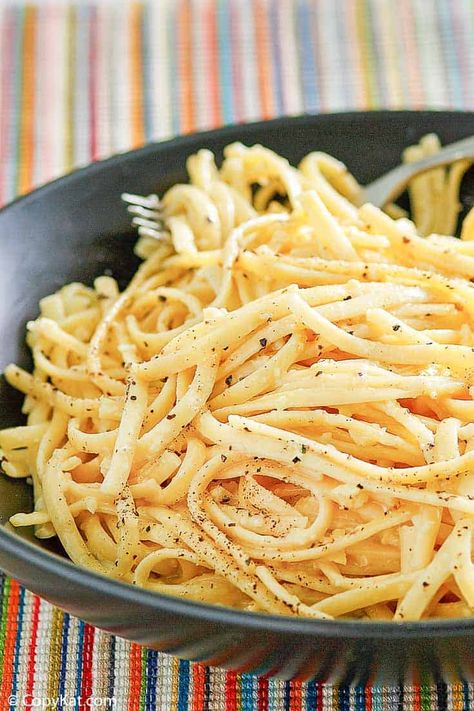 Pasta with Egg and Cheese is a quick, tasty, and budget-friendly meal. Get the easy recipe you can make in a few minutes. Enjoy a comforting bowl of pasta tossed with eggs, parmesan cheese and garlic. #pastarecipes #eggs #parmesan #quickandeasy #weeknightdinner #dinnerfortwo #garlic Pasta With Egg, Easy Egg Recipes, Best Pasta Dishes, Egg Pasta, Egg And Cheese, Pasta Carbonara, Parmesan Pasta, Copykat Recipes, Eggs Recipe