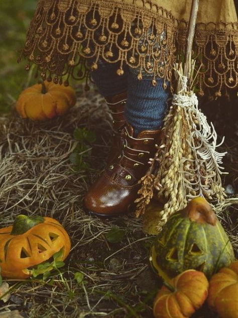 All Things Autumn Witch Festival, Harvest Witch, Cottage Witch Aesthetic, Cottage Fashion, Fall Witch, Magic Clothes, Cottage Witch, Witch Cottage, Samhain Halloween