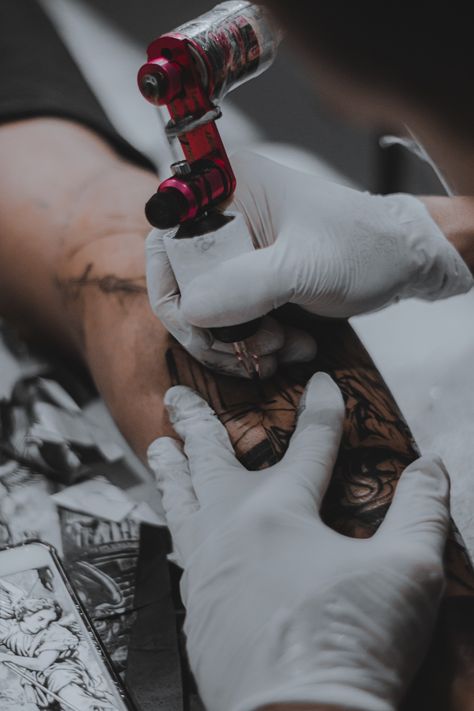 New Tattoo Aesthetic, Tattoo Shop Photoshoot, Tattoo Parlor Aesthetic, Getting Tattooed Aesthetic, Tattooing Aesthetic, Tattoo Artist Photoshoot, Tattoo Asthetic Picture, Tattoo Artist Photography, Tattoo Artist Aesthetic