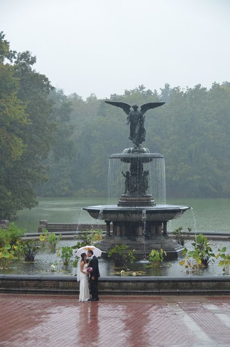 Rainy Central Park, Fountain Wedding Photos, Central Park Elopement, Bethesda Fountain Central Park, Fountain Wedding, Wet Wedding, Wet Pavement, Central Park Wedding, Italian Wedding Dresses