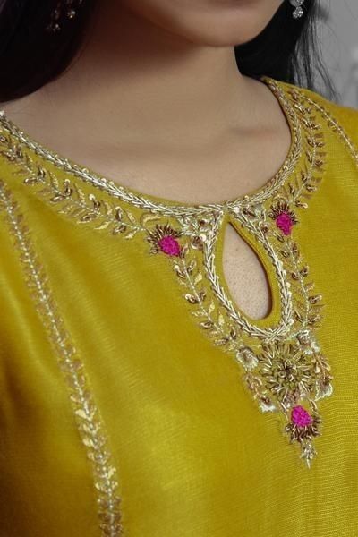 Neck Design For Suit, Simple Neck Design, Neck Design Ideas, Hand Embroidery Dress, Gotta Patti, Neck Designs For Suits, Embroidery On Kurtis, Kurti Embroidery Design, Dress Neck