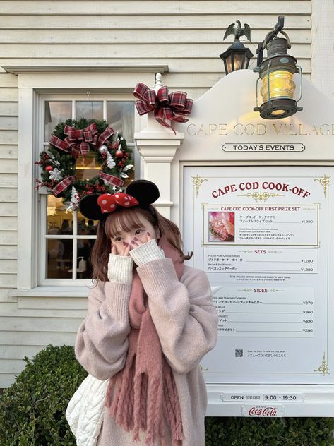 Shanghai Disneyland Outfit, Disneyland Ootd Winter, Tokyo Disneyland Outfit Winter, Disney Sea Outfit, Tokyo Disneyland Outfit, Disneyland Winter Outfit, Disneyland Outfits Winter, Disneyland Ootd, Disney Outfits Winter