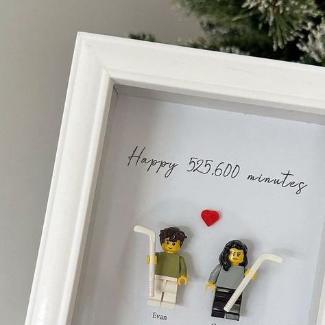 Lego Boyfriend Gift Ideas, Lego Couple Gift, Creative Boyfriend Gifts, Cute Couple Gifts Diy, Best Couple Gifts, Lego Couple, Present Boyfriend, Couple Frame, Brick Studio