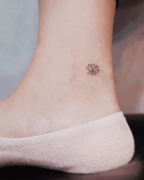 Minimalist Tattoo Meaning, Vintage Tattoos, Tato Minimal, Tattoo Placements, Inspiration Tattoos, Cat Tattoos, Disney Tattoo, Tiny Tattoo, Minimalist Tattoos