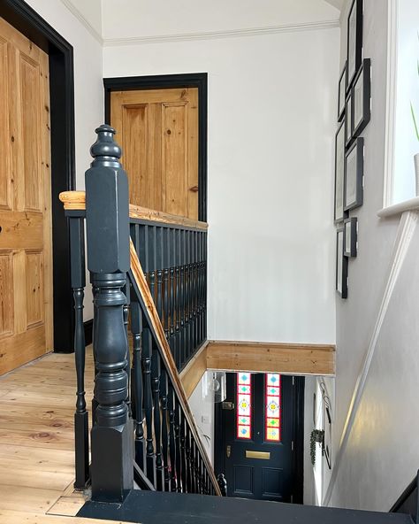 Small Landing Ideas, Black Woodwork, Hall Stairs And Landing Decor, Stairs And Landing Decor, Edwardian Staircase, Staircase Banister Ideas, Scandi Hallway, Banister Ideas, Black Stair Railing