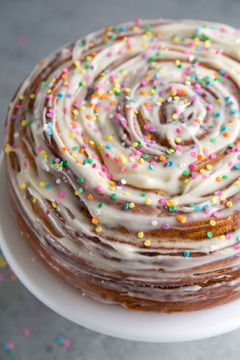 Birthday Cinnamon Roll Cake with Cream Cheese- The Little Epicurean Cinnamon Roll Birthday, Cake With Cream Cheese Icing, Breakfast Birthday, Candles Birthday, Cake Liner, Pastel Cupcakes, Cake Frosting Recipe, Cinnamon Roll Cake, Men Birthday