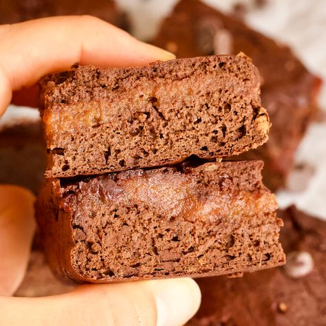 Dairy-Free Gluten-Free Caramel-Stuffed Chocolate Brownies Peachie Spoon, Protein Brownies Recipe, Protein Sweets, Stuffed Brownies, Clean Treats, Perfect Brownies, Butter Brownies, Protein Brownies, Lime Cheesecake