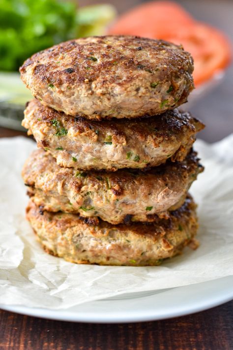 Bun Alternative, Paleo Turkey Burgers, Baked Turkey Burgers, Homemade Turkey Burgers, Ground Turkey Burgers, Fodmap Lunch, Ground Chicken Burgers, Low Fodmap Chicken, Turkey Patties