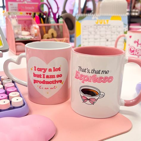 One for you & one for your best-tea ✨💅🏻☕️🤭 Cricut Coffee Mug, Mug Packaging Ideas, Pink Mug, Sublimacion Ideas, Painted Coffee Mugs, Pretty Mugs, Tumblr Stickers, Best Tea, Sublimation Mugs