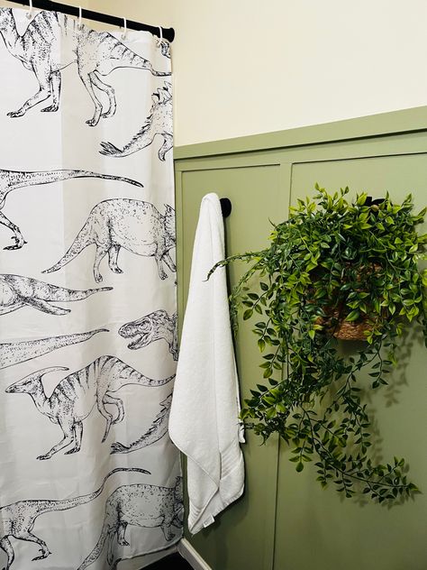 Dinosaur Themed Bathroom, Jurassic Park Bathroom, Boys Bathroom Ideas Kid, Dino Bathroom, Boy Bathroom Ideas, Dinosaur Theme Room, Dinosaur Bathroom