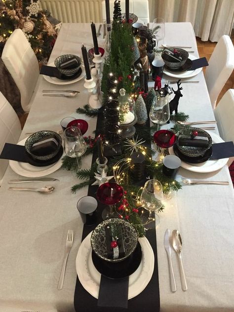 Black Tie Christmas Party Decor, Black Christmas Centerpiece, Christmas Dinner Table Decorations, Dinner Table Decorations, Christmas Dining Table Decorations, Christmas Dinner Table Settings, Black Christmas Decorations, Dining Table Decorations, Christmas Dining Table