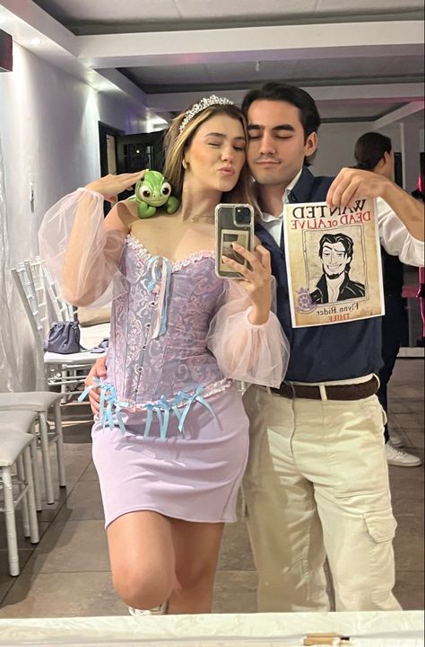 #disfraces Mu Vibe, Couple Halloween Costumes Aesthetic, Flynn Rider Costume, Rapunzel Halloween, Rapunzel Halloween Costume, Tangled Costume, College Halloween Costume Ideas, College Halloween Costume, Halloween Costume Inspiration