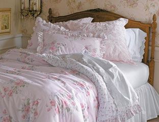 Simply Shabby Chic Contest - Win Simply Shabby Chic - Seventeen Target Shabby Chic Bedding, Shabby Chic Comforter, Commode Shabby Chic, Shabby Chic Bedding Sets, Rose Comforter, Shabby Chic Decorating, Cottage Shabby Chic, Shabby Chic Living, Simply Shabby Chic