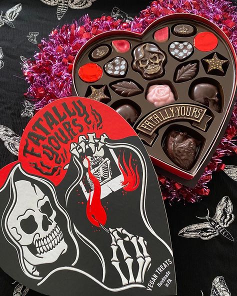 Goth Valentines Day Gifts, Goth Chocolate, Dark Valentines Aesthetic, Room Ideas Goth, Valentine Goth, Goth Valentines Day, Creepy Valentines, Dark Valentines, Spooky Sayings