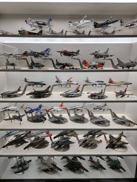 Model Airplanes Display, Ceo Lifestyle, Lego Space Sets, Airplane Collection, Model Airplanes Kit, Diy Wood Pallet Projects, Aviation Decor, Model Cars Collection, Pilots Aviation