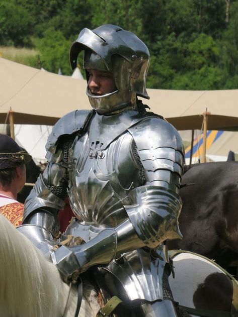 15th Century Armor, Figure Drawing Practice, Armor Drawing, Century Armor, Models To Draw, A Knight's Tale, Historical Armor, Knight Art, Knight Armor