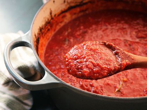 The Best Slow-Cooked Tomato Sauce | Serious Eats : Recipes Red Sauce Recipe, Fresh Tomato Sauce, Canned Tomatoes, Tomato Sauce Recipe, Food Lab, Red Sauce, Serious Eats, Pasta Pizza, Spaghetti Sauce