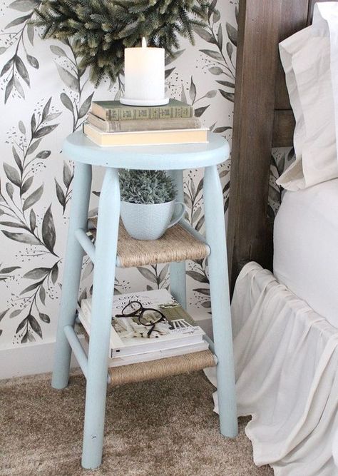 Repurpose an Old Wood Stool as a Nightstand Diy End Table, Koti Diy, Diy End Tables, Diy Furniture Renovation, Furniture Rehab, Wood Stool, Furniture Renovation, Diy Furniture Table, Refurbished Furniture