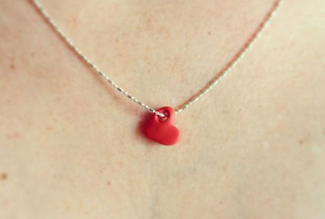 Handmade Gifts For Mom, Cercei Din Lut Polimeric, Valentine Gifts Jewelry, Easy Valentine Crafts, Fimo Jewelry, Clay Heart, Handmade Clay Jewelry, Valentine Crafts For Kids, Polymer Clay Jewelry Diy