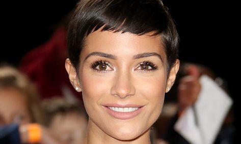 Frankie Pixie Haircut, Frankie Bridge Hair Pixie Cuts, Frankie Saturdays Hair, Frankie Sandford Hair Pixie, Frankie Bridge Blonde Pixie, Frankie Sandford Hair, Frankie Sandford, Beauty Regime, Facial Massage