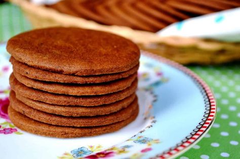 Pepparkakor Recipe, Swedish Cookies, Ginger Snaps Recipe, Ginger Biscuits, Scandinavian Food, Gingerbread Recipe, Ginger Snap Cookies, Swedish Recipes, Ginger Cookies