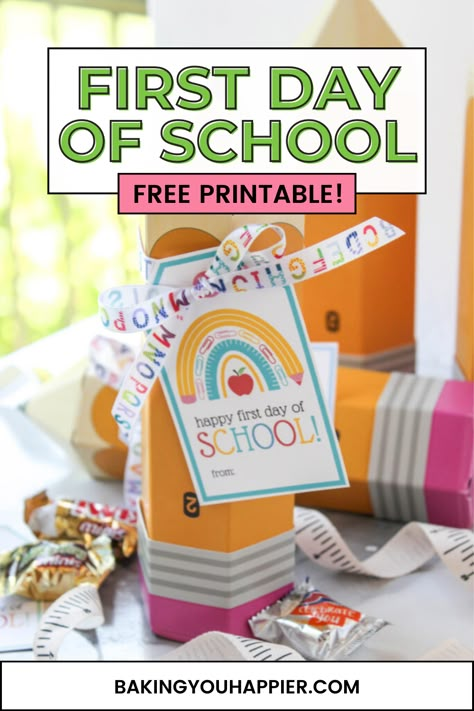 Happy First Day of School Free Printable Gift Tags, an easy to assemble teacher gift for the first day of school starts the year off right! First Day Of School Teacher Gift Card Free Printable, First Day Of School Gifts Kindergarten, Have A Great School Year Free Printable, Easy First Day Of School Teacher Gift, Back To School Labels Printables Free, Happy First Day Of School Tags Free, Back To School Teacher Gifts 1st Day Free Printables, Teacher Gift Tags Back To School, Teacher Gift Printables Free