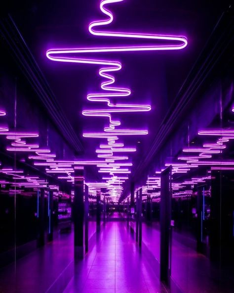 Ocean 12, Gym Design Interior, Nightclub Design, Astuces Diy, Gym Decor, Neon Aesthetic, Lounge Design, Neon Party, Gym Design