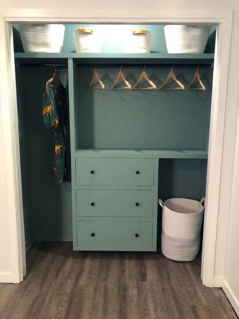 Small Closet Custom Shelves, Small Efficient Closets, Closest Idea Small Room, Bedroom Closet Layout Ideas, Custom Reach In Closet Ideas, Interior Closet Paint, Walk In Closet Built Ins Diy, Small Closet Painting Ideas, Kids Closet Remodel