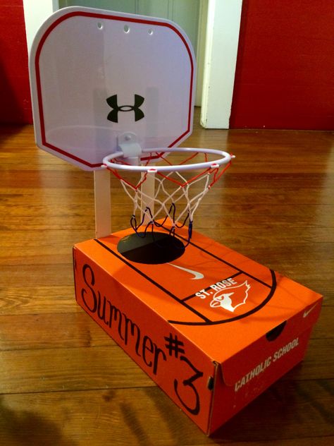 Basketball valentine box 👍🏻 Basketball Valentine Boxes, Valentines Card Holder, Baby Shower Card Box, Valentines Day Boxes, Valentines Box Ideas, Diy Valentines Box, Valentine Boxes For School, Valentine's Boxes, Shoe Box Crafts