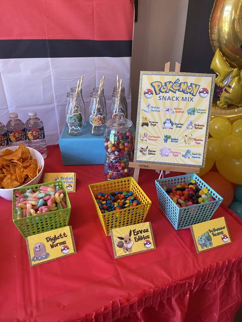 Halloween Pokemon Birthday Party, Simple Pokemon Birthday Party, Pokemon Party Snacks, Pokémon Birthday Party Favors, Pokémon Birthday Ideas Cake, Eevee Party Ideas, Pokemon Birthday Party Activities, Pokemon Party Favor Ideas, Pokemon 4th Birthday Party