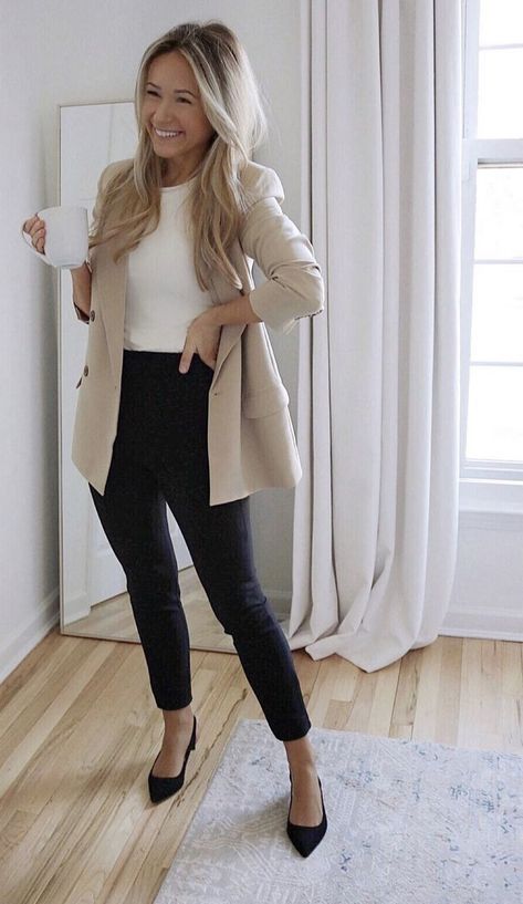 Neutral Fall Work Outfits, Small Business Owner Outfits, Women’s Style 30s, Women’s Outfits 30s, Business Outfit For Short Women, 2023 Business Professional Women, Work Outfits For Rainy Days Summer, Sleek Business Casual Outfits, Hr Outfits Casual