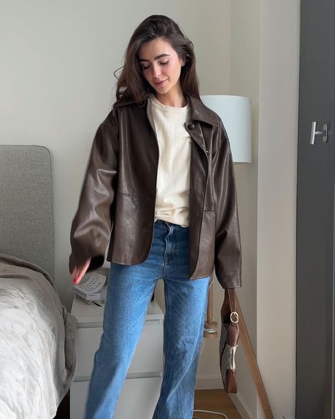 Emmy Red Carpet, Emmys Red Carpet, The Emmys, Leather Jacket Outfits, Brown Leather Jacket, Autumn Outfit, Outfit Inspo Fall, Inspiration Mode, Fall Winter Outfits