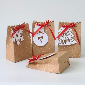 Small Christmas Gifts, Handmade Christmas Gifts, Paper Gift Bags, Christmas Gift Bags, Christmas Paper, Christmas Gift Wrapping, Christmas Bags, Christmas Deco, Paper Bags