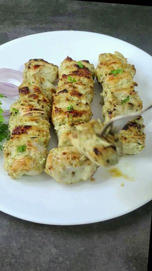 Kebab Mini, Reshmi Kabab, Reshmi Kebab, Non Veg Recipes, Indian Chicken Recipes, Shish Kebab, Iftar Recipes, Chicken Snacks, Pakistani Recipes