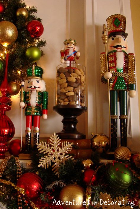 Nutcrackers Display, Nutcracker Decor, Nutcracker Christmas Decorations, Winter Schnee, Christmas Mantel, Christmas Mantle, 12 December, Christmas Mantels, Whimsical Christmas