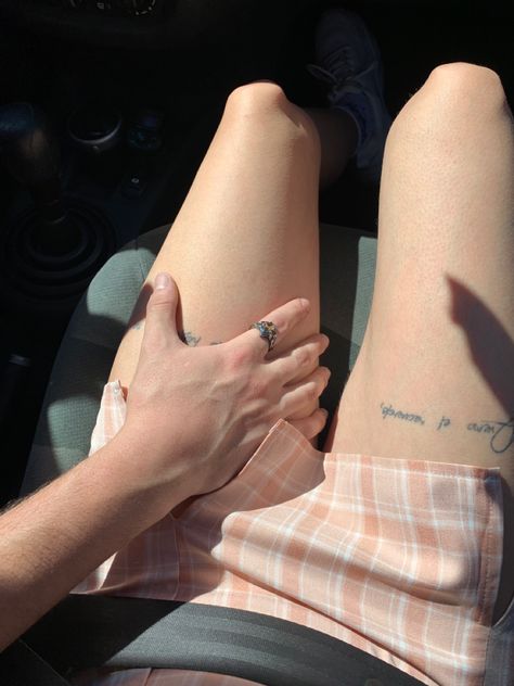 Hand On Knee Couple, Boyfriend Grabs Waist, Guy Holding Thigh, Thigh Squeeze Aesthetic, Aggressive Hand Placement Boyfriend, Hand On Thigh Fake Story, Thigh Hold Aesthetic, Bf And Gf Hand On Thigh, His Hand On My Thigh While Driving